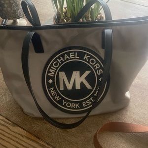 Michael Kors purse/tote bag excellent condition, I’m cleaning out purses!